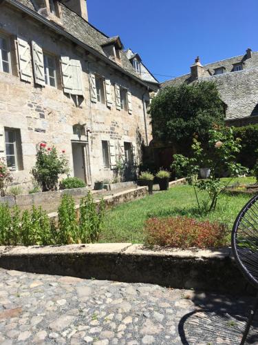 LA CURE grande maison de charme de 2 a 14 personnes