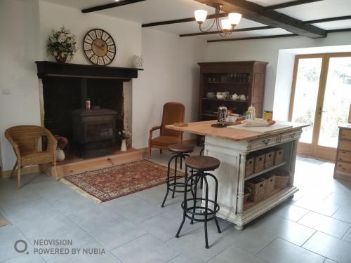 Vilvert, Country Cottage gîte à louer Adriers