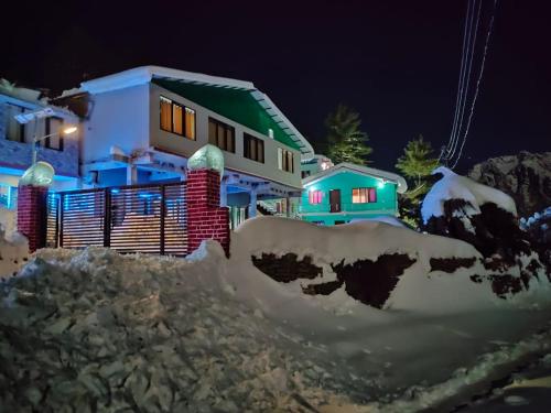 Mountain view stay in Auli Auli