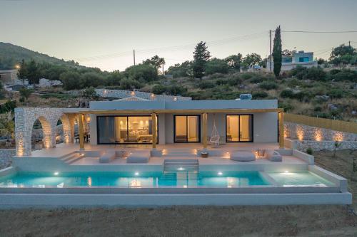 SUOLO di GIOIA Villa with magnificent sea view and infinity pool 18*4m - image 2