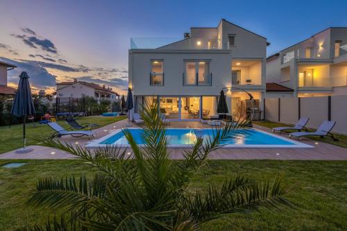 Villa Eni West