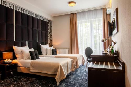 2 twin beds