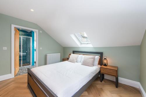 City Centre, Newly Refurbished Stylish Apartment