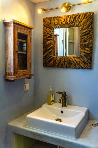 Calmea: Seafront Escape - private beach