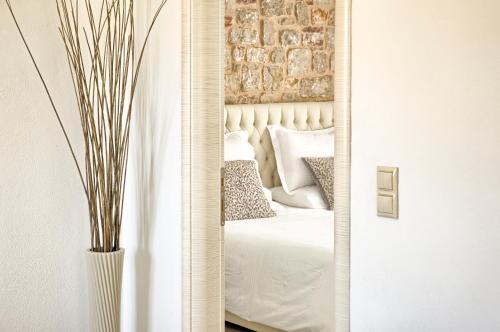  G&K Stone Suites in Charaki