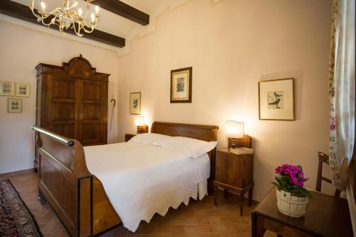 Double Room image 3