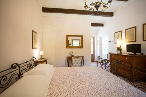 Budget Double or Twin Room image 7