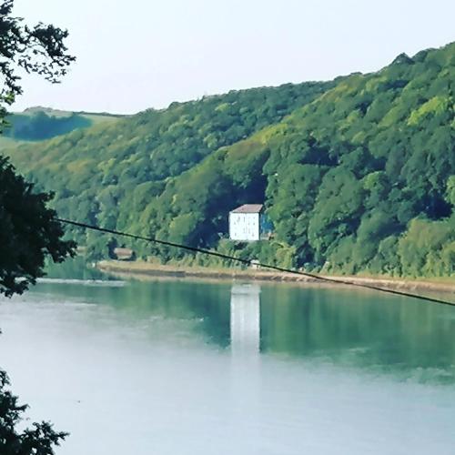 Schooner Point Guest House – Looe