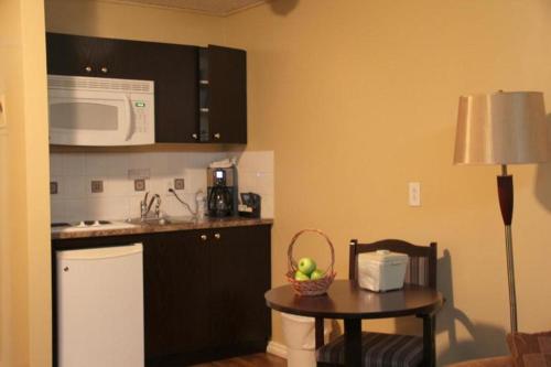 Acorn Motel