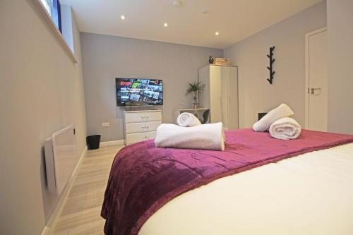Guestroom, Amicus House - Spacious 4 Bedroom & 4 Bedroom Apartments in St. Helens in St Helens