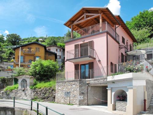  Locazione Turistica Norah - GRV332, Pension in Consiglio di Rumo bei La Foppa