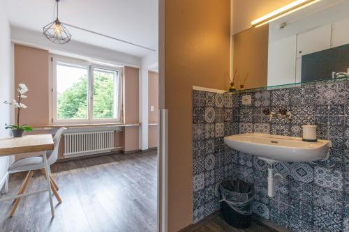 Community Hostel & Lounge by Hyve Basel SBB - image 7