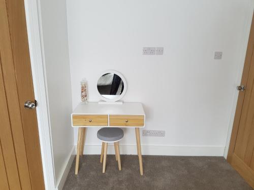 Deluxe Family Room image 4