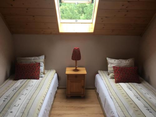 2 twin beds, 1 sofa bed