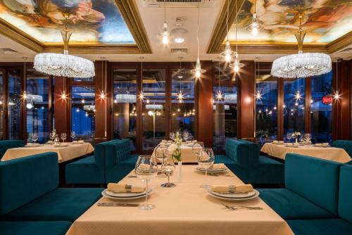Restaurant, Mozart Hotel in Odessa