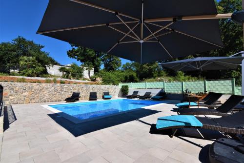 Letorina rooms and apartments with pool