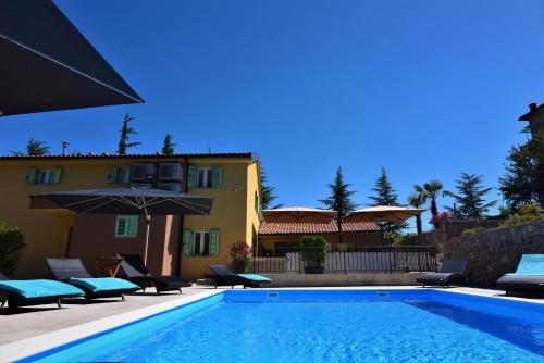 Letorina rooms and apartments with pool