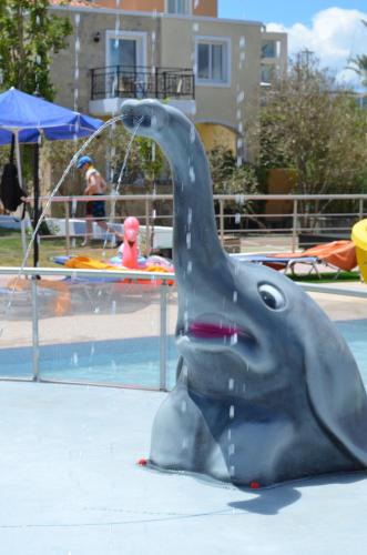 Chrispy Hotel & Waterpark - image 2