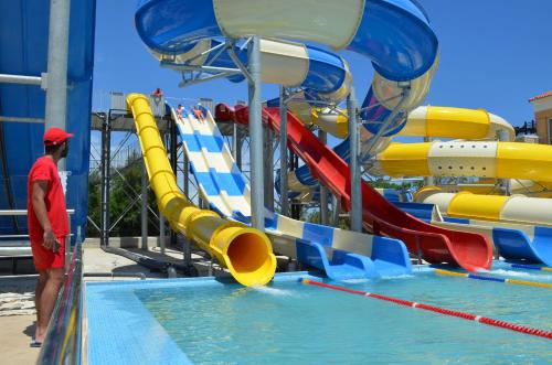 Chrispy Hotel & Waterpark - image 5