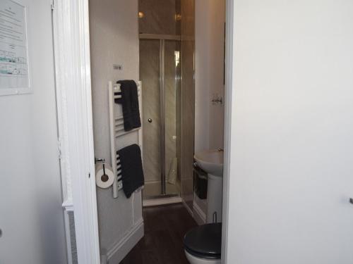Single Room with Shower image 6
