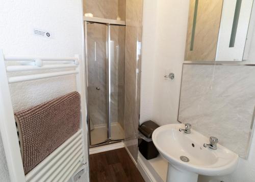 Single Room with Shower image 7