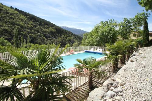 LA BAPTISTINE FACE AU VENTOUX la Clue chambre d'hôte Brantes