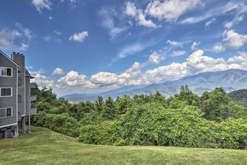 Cozy Resort-Style Condo Less Than 2 Mi to Ober Gatlinburg!