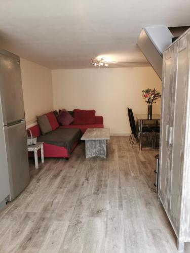 2 Bedroom Cottage Style Garden House - Sleep 6, Edmonton, London