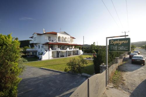  Zephyros Family Apartments 1, Pension in Ormos Panagias