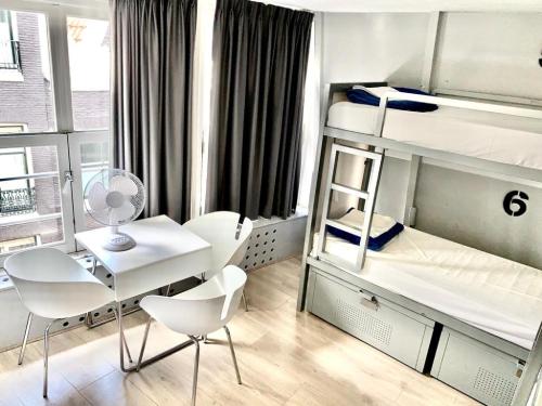 The White Tulip Hostel – Amsterdam, NY