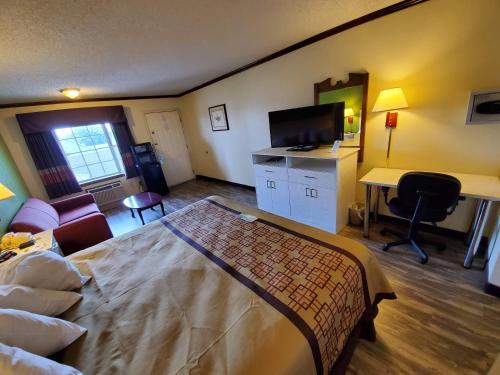 Days Inn by Wyndham Monett - image 6