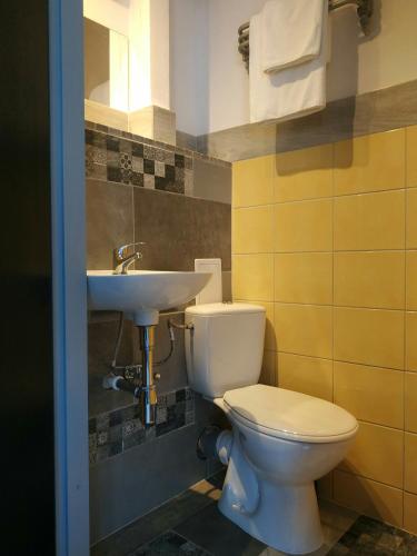 Kawalerki z Kuchnią - self check in - Studios with Kitchen 4