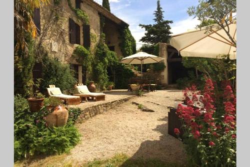 Secluded South of France stone mas built 1833 4 bedroom gîte à louer Saint-Marcel-de-Careiret