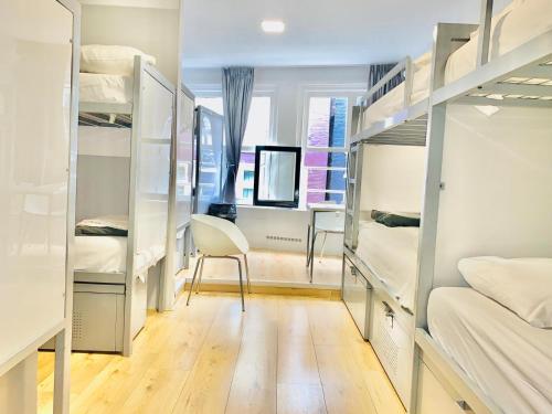 The White Tulip Hostel – Amsterdam, NY