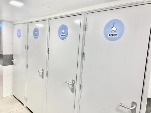 Shower, The White Tulip Hostel in Amsterdam