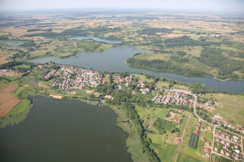Domek nad jeziorem in Даброва