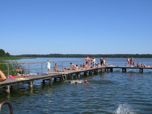 Domek nad jeziorem in Даброва