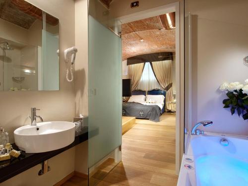 Suite with Spa Bath