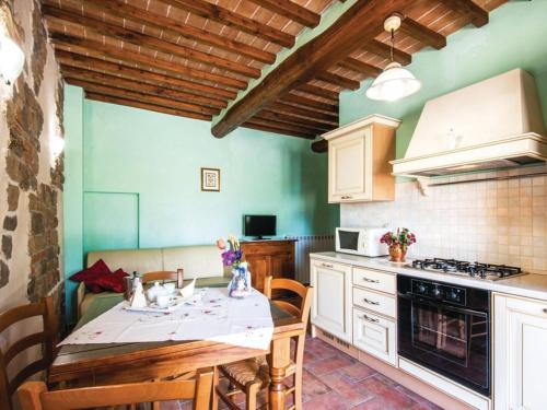 Enticing Apartment in Casole d'Elsa with Pool & Terrace - image 6