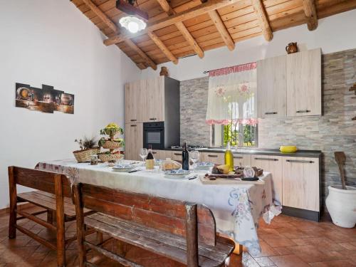Inviting Cottage in Maniace with Private Garden