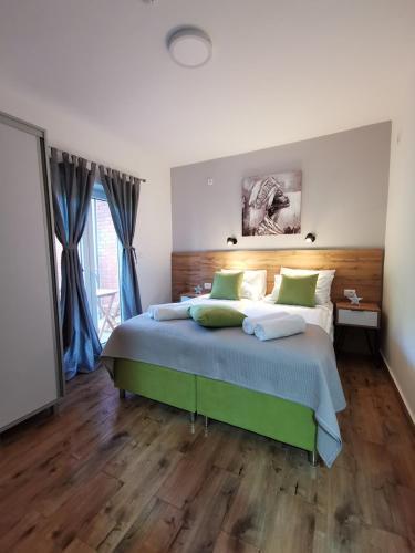 2 twin beds