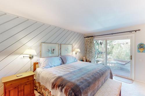 Elkhorn Hideaway - image 8