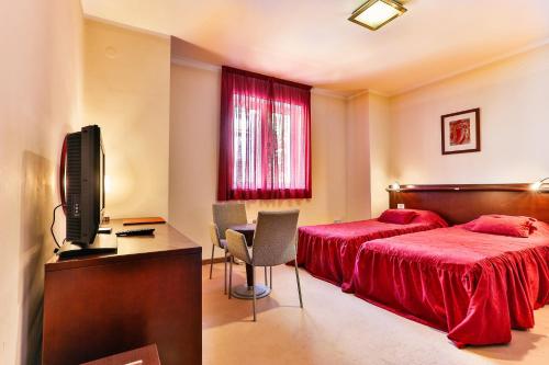Double or twin room, economy