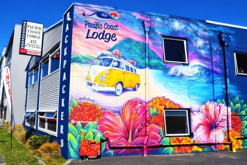 Pacific Coast Lodge and Backpackers - Accommodation - Mount Maunganui