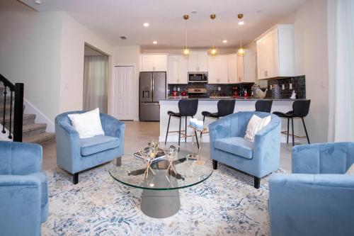 Super luxury 6 bedroom home with cinema and game room - image 2