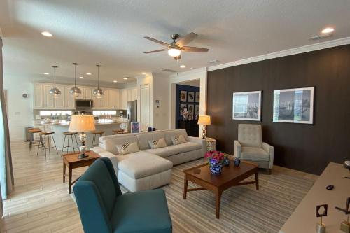 3840 Supreme Villa 6Bd Private Pool and Game Room thumb 3