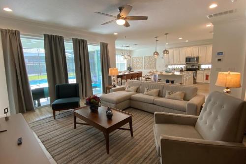 3840 Supreme Villa 6Bd Private Pool and Game Room thumb 4