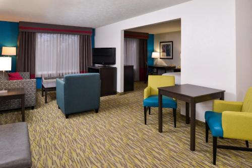 Holiday Inn Express Hotel & Suites Omaha West