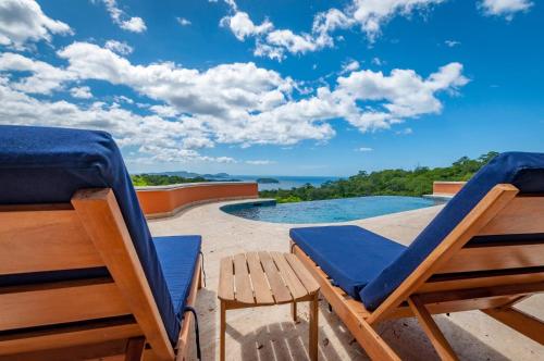 Ocean-View Villa Above Potrero Overlooking Two Bays