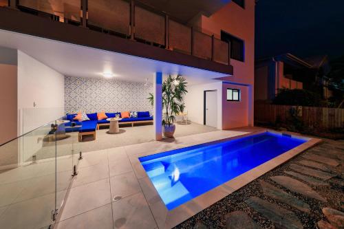 Piscina, Valle Vista Luxury Apartments near The Australian Armour & Artillery Museum